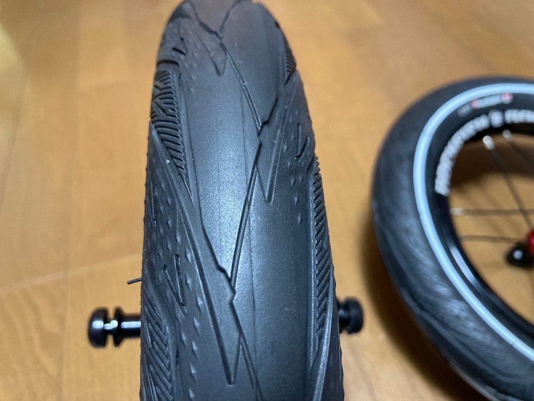 ロックフィッシュ ROCKFISH 新型R6 軽量アルミホイール 黒×赤 美品